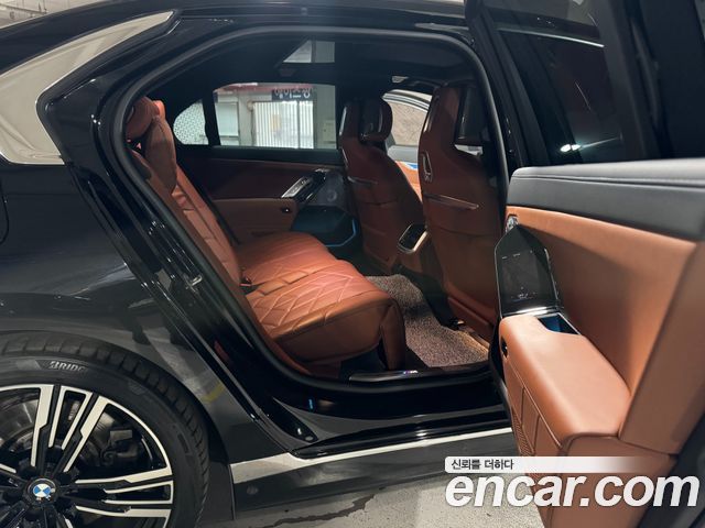 BMW 7 Series (G70) 750e xDrive M Sport 2024 — фото 10