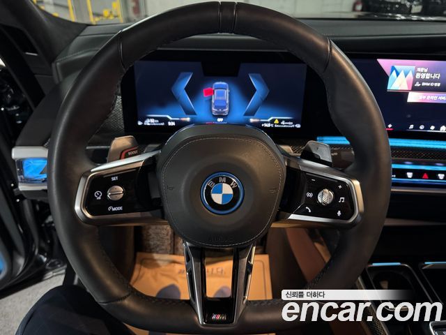 BMW 7 Series (G70) 750e xDrive M Sport 2024 — фото 17