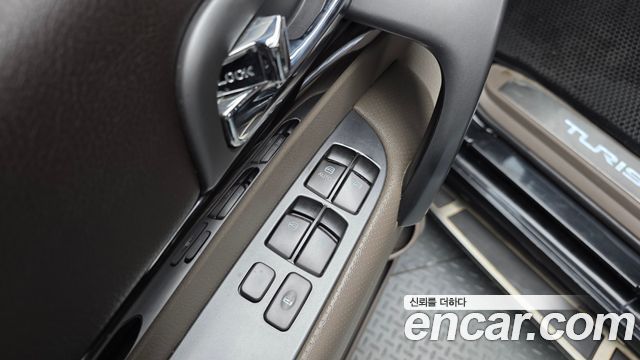 KG Mobility (SsangYong) Korando Turismo 4WD RX 9-seater 2016 — фото 17