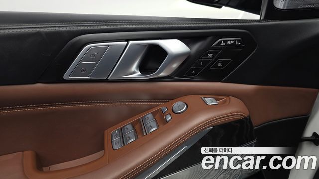 BMW X7 (G07) xDrive 40i Design Pure Excellence 7-Seater 2021 — фото 28
