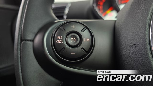 MINI Cooper D Clubman Standard 2nd 2021 — фото 15