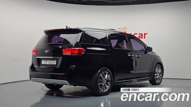 Kia Carnival 9-seater Prestige 2017 — фото 2