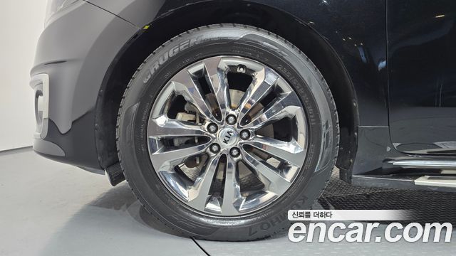 Kia Carnival 9-seater Prestige 2017 — фото 5