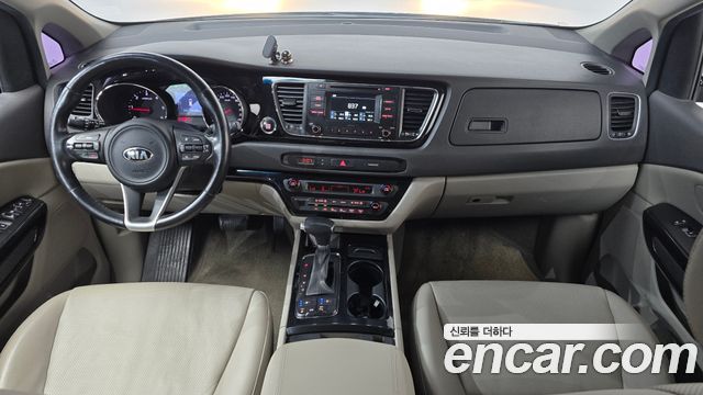 Kia Carnival 9-seater Prestige 2017 — фото 7