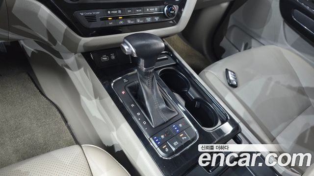 Kia Carnival 9-seater Prestige 2017 — фото 9