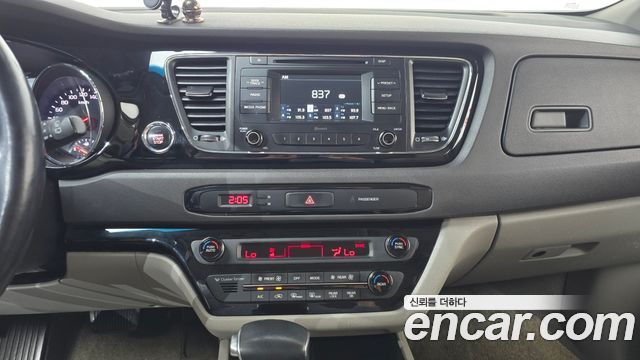 Kia Carnival 9-seater Prestige 2017 — фото 13