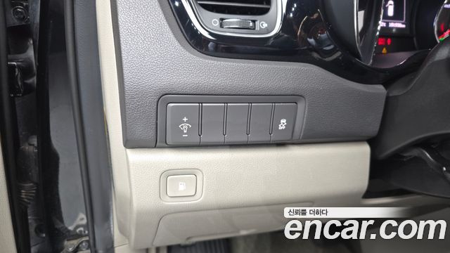 Kia Carnival 9-seater Prestige 2017 — фото 15