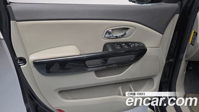 Kia Carnival 9-seater Prestige 2017 — фото 24