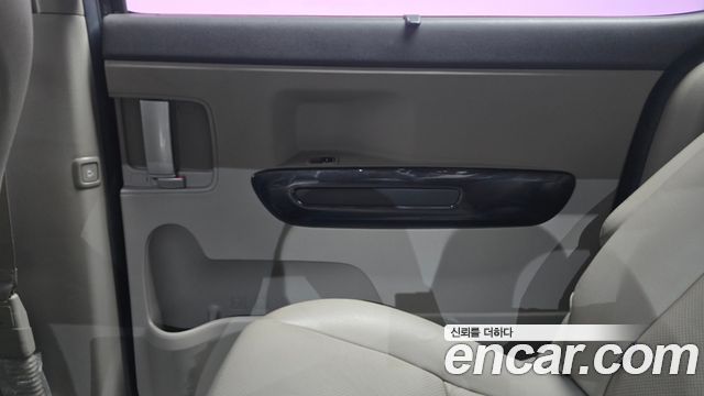 Kia Carnival 9-seater Prestige 2017 — фото 25