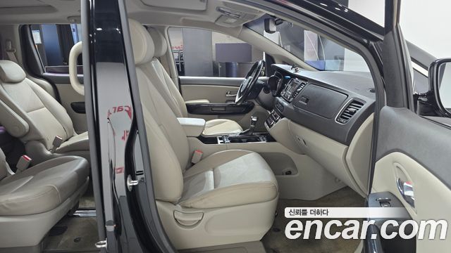 Kia Carnival 9-seater Prestige 2017 — фото 26