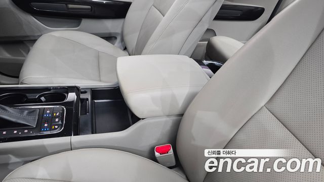 Kia Carnival 9-seater Prestige 2017 — фото 28