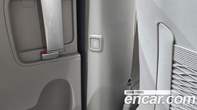 Kia Carnival 9-seater Prestige 2017 — фото 30