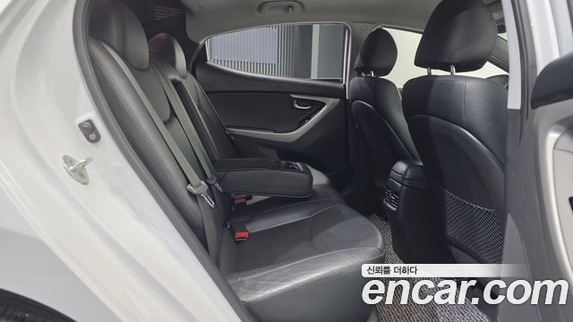 Hyundai Avante 1.6 GDi Modern Standard 2016 — фото 11