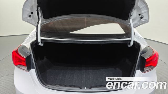 Hyundai Avante 1.6 GDi Modern Standard 2016 — фото 20