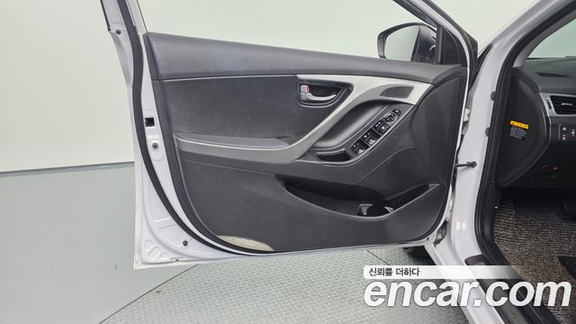 Hyundai Avante 1.6 GDi Modern Standard 2016 — фото 24