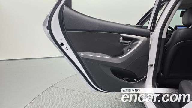 Hyundai Avante 1.6 GDi Modern Standard 2016 — фото 25
