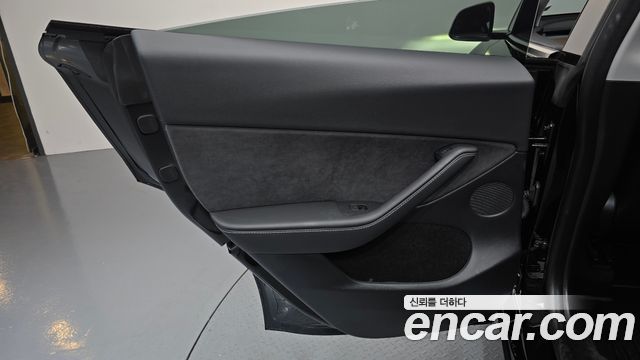 Tesla Model Y Long Range AWD 2024 — фото 25
