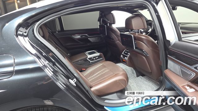 BMW 7 Series (G11) M760Li xDrive 2019 — фото 11