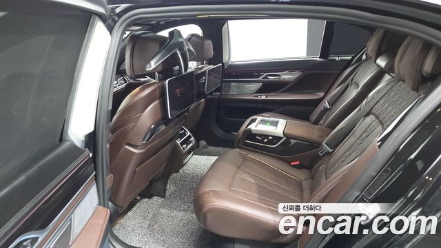 BMW 7 Series (G11) M760Li xDrive 2019 — фото 12