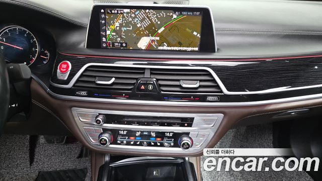 BMW 7 Series (G11) M760Li xDrive 2019 — фото 13