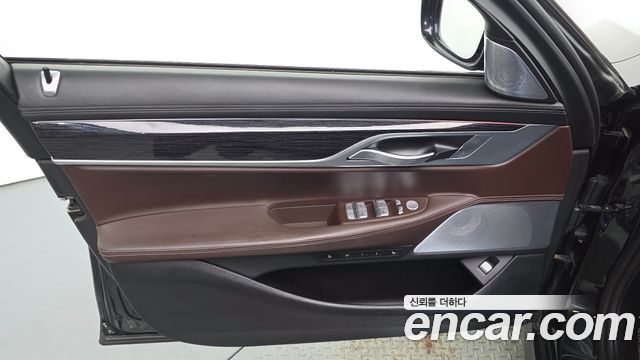 BMW 7 Series (G11) M760Li xDrive 2019 — фото 24