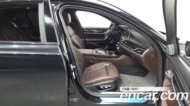 BMW 7 Series (G11) M760Li xDrive 2019 — фото 26