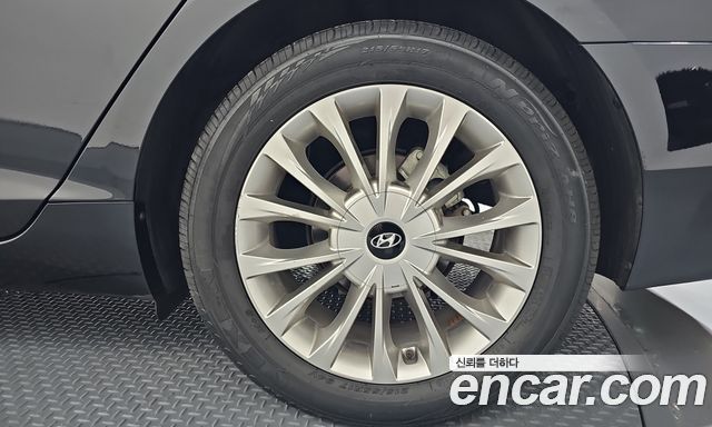 Hyundai Sonata (LF) 2.0 Care+ 2017 — фото 21