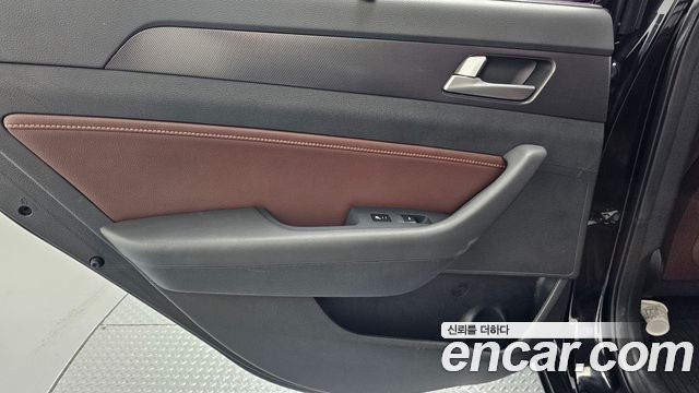 Hyundai Sonata (LF) 2.0 Care+ 2017 — фото 25