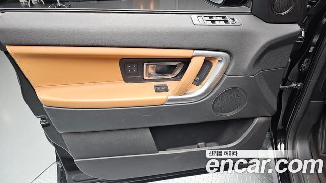 Land Rover Discovery Sport 2.0 TD4 HSE Luxury 2018 — фото 24