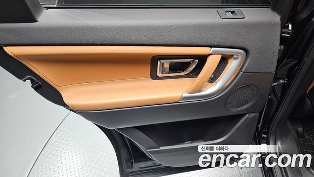 Land Rover Discovery Sport 2.0 TD4 HSE Luxury 2018 — фото 25