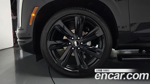 Cadillac Escalade (V) 6.2 Sports Platinum 2025 — фото 5