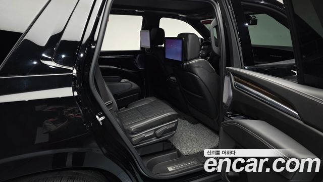 Cadillac Escalade (V) 6.2 Sports Platinum 2025 — фото 12