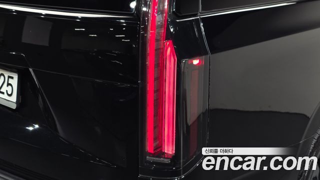 Cadillac Escalade (V) 6.2 Sports Platinum 2025 — фото 23