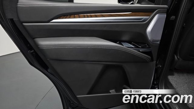 Cadillac Escalade (V) 6.2 Sports Platinum 2025 — фото 25