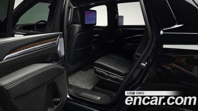 Cadillac Escalade (V) 6.2 Sports Platinum 2025 — фото 26