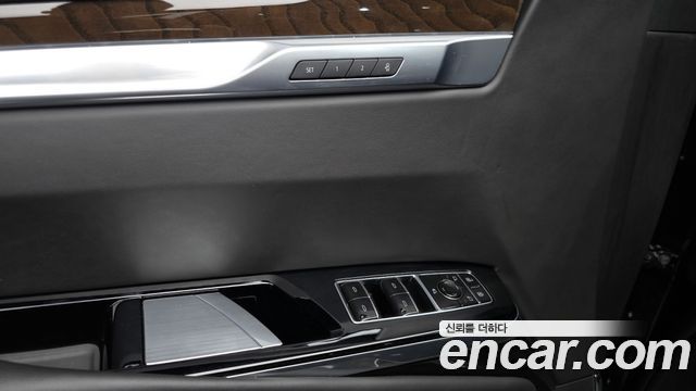 Cadillac Escalade (V) 6.2 Sports Platinum 2025 — фото 32