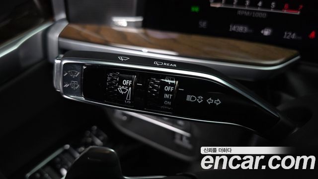 Cadillac Escalade (V) 6.2 Sports Platinum 2025 — фото 35