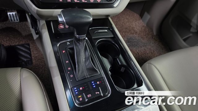 Kia Carnival 9-seater Prestige 2017 — фото 9