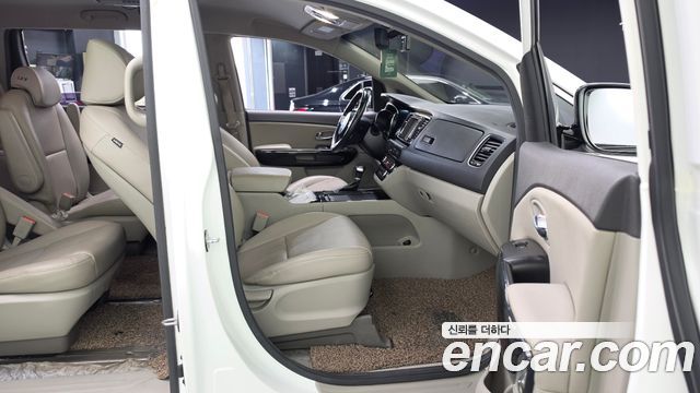 Kia Carnival 9-seater Prestige 2017 — фото 11