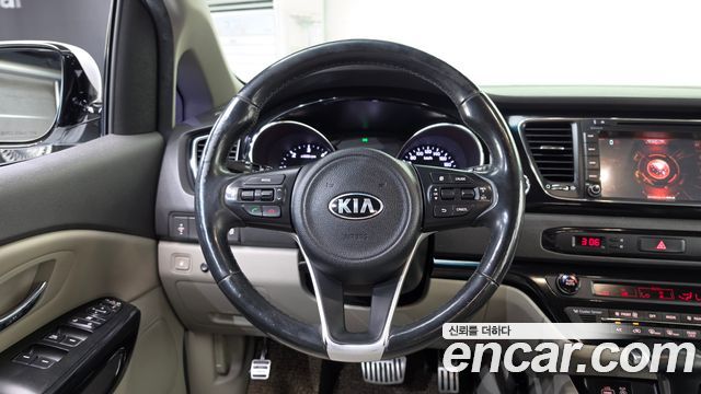 Kia Carnival 9-seater Prestige 2017 — фото 13