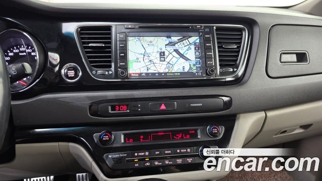 Kia Carnival 9-seater Prestige 2017 — фото 14