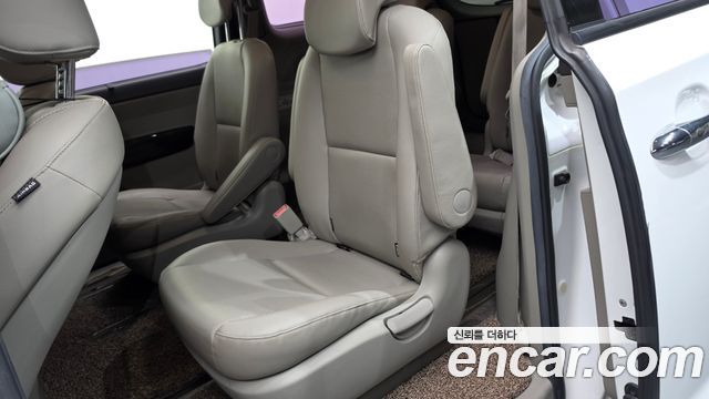 Kia Carnival 9-seater Prestige 2017 — фото 25