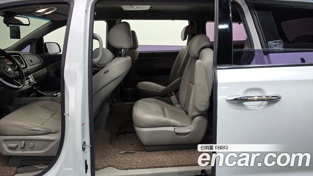 Kia Carnival 9-seater Prestige 2017 — фото 26