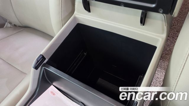 Kia Carnival 9-seater Prestige 2017 — фото 30