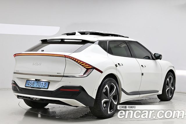 Kia EV6 Long Range 4WD GT Line 2022 — фото 4
