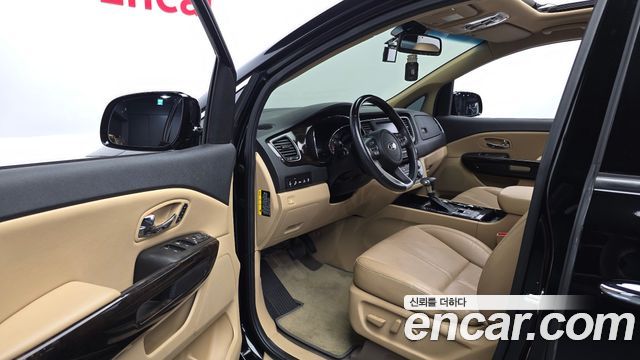 Kia Carnival Gasoline 9-Seater Noblesse Special 2019 — фото 10