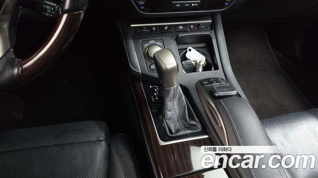 Lexus ES300h Supreme+ XV60 2018 — фото 9