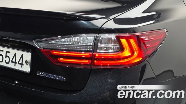 Lexus ES300h Supreme+ XV60 2018 — фото 23