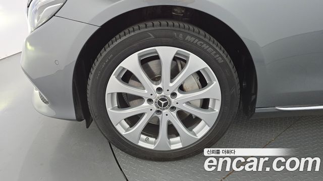 Mercedes-Benz E-Class (W213) E300 4MATIC Exclusive 2018 — фото 5