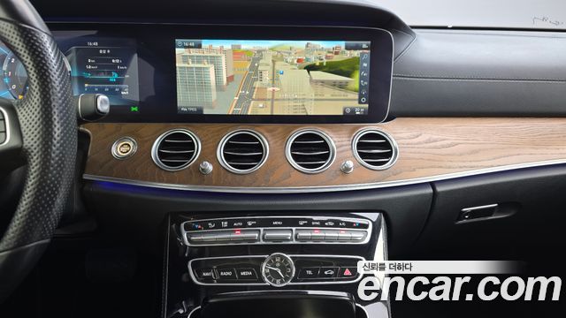 Mercedes-Benz E-Class (W213) E300 4MATIC Exclusive 2018 — фото 12
